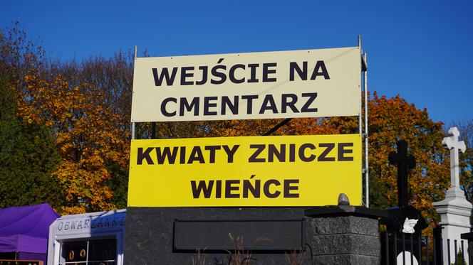 Wszystkich Świętych 2023. Tłumy na Cmentarzu Rakowickim 