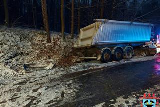 Tragedia na drodze Starachowice Rzepin. Nie żyje 34-letnia kobieta.