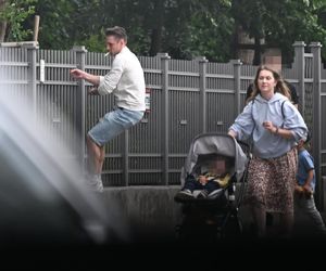 Filip Gurłacz na spacerze z żoną i synem. Nie zwalczył nałogu 