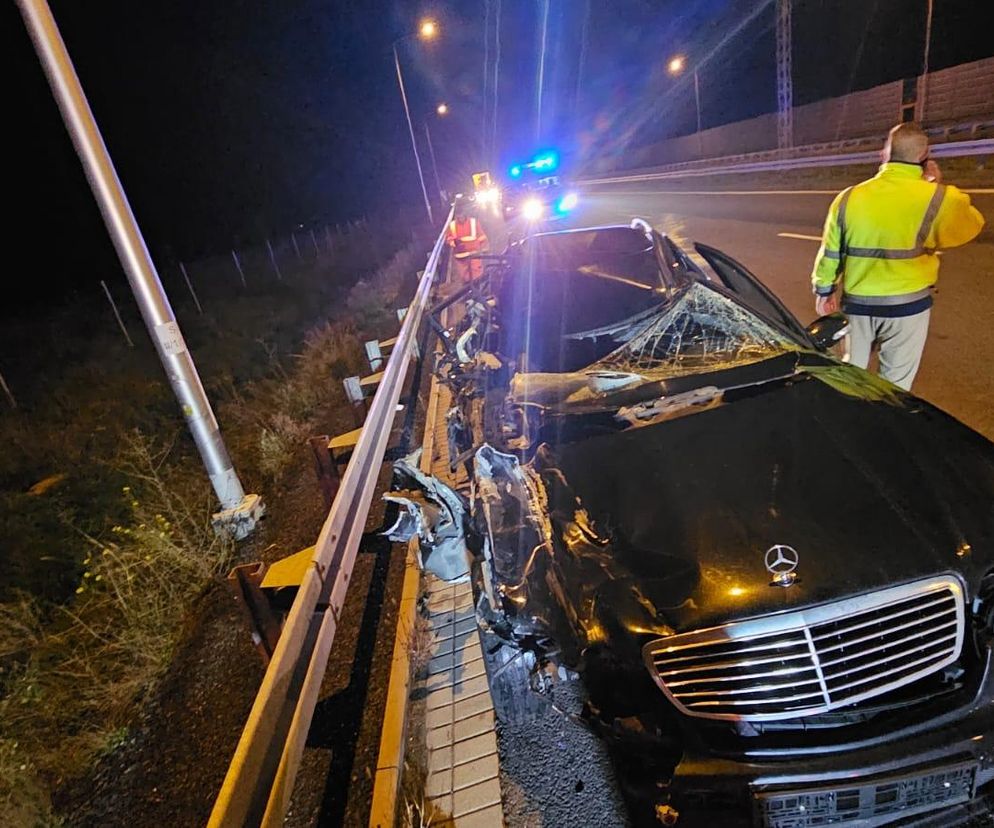 Groźna kolizja na S5 koło Leszna. Mercedes rozbity