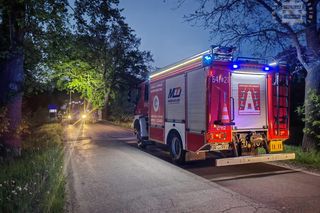Śmiertelny wypadek w Tychach. Samochód spłonął, kierowca nie żyje 