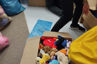 Przeworskie dzieci wysłały misie do Kamerunu.