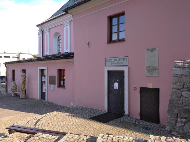 W synagodze w Szczebrzeszynie mieści się Miejski Dom Kultury