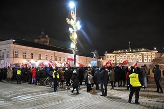 Protest pod Pałacem Prezydenckim