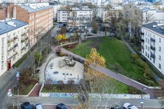 To najstarsze osiedle w Warszawie. Aby żyć jak w bajce panowały tu dziwne zasady