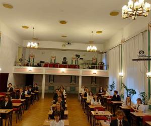 Uczniowie przed egzaminem maturalnym. Jak wyglądały przygotowania w II LO w Poznaniu?