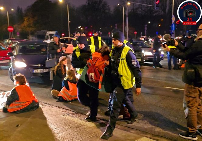 Aktywiści Ostatniego Pokolenia zablokowali Wisłostradę. Kierowcy nie wytrzymali