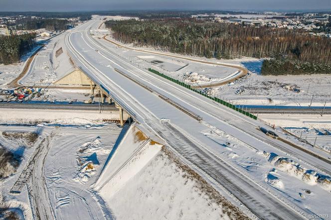 Autostrada A2 do Siedlec z lotu ptaka w ziomowej scenerii 