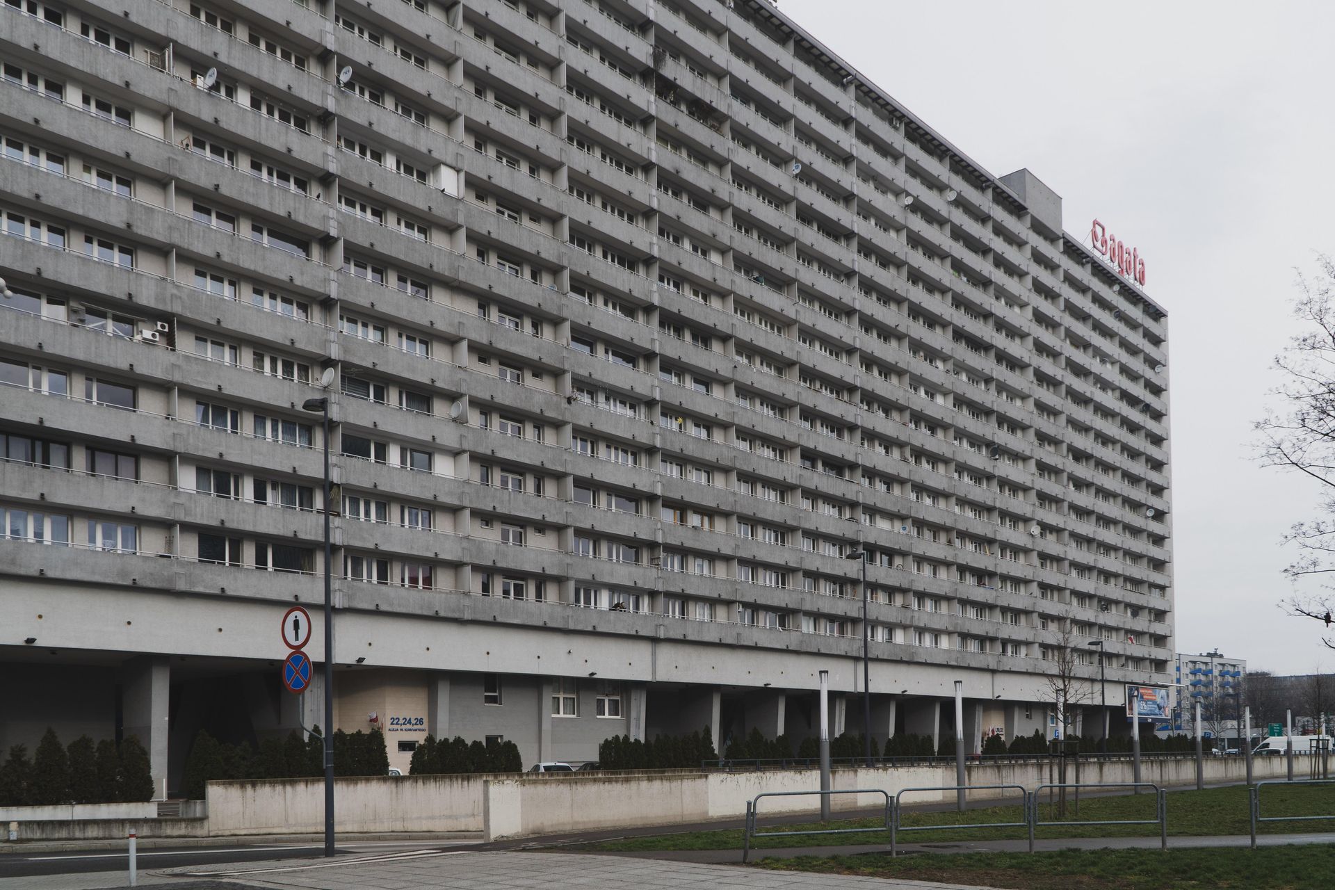 Superjednostka w Katowicach - zdjęcia. Zobacz jeden z największych bloków w Polsce
