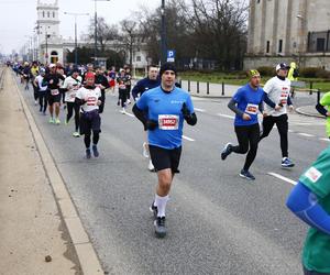 Bieg na Piątkę 2024, Warszawa - zdjęcia. Biegłeś? Szukaj się w galerii!