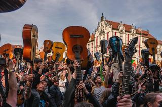 Gitarowy Rekord Świata 2024. Znamy kolejne gwiazdy. Hołdys i Waglewski zagrają „I Ching” we Wrocławiu