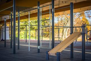 Spacerowicze w szoku. Pod mostem Siekierkowskim stanął ring bokserski