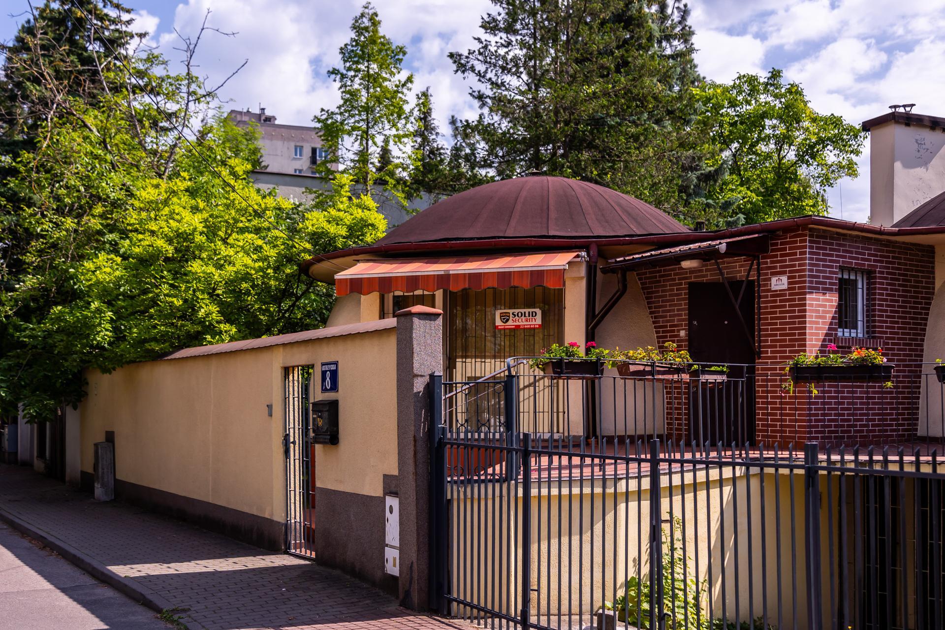 Kopulaki z Osiedla Zakątek w Warszawie - zdjęcia domów-grzybów z ul. Ustrzyckiej
