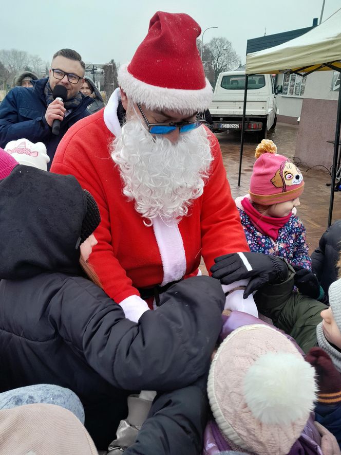 Na rynku w Mordach stanęła choinka