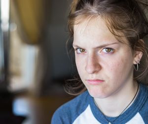 Bunt nastolatka wymyka się spod kontroli? Sprawdź, które reakcje rodziców mogą pogarszać sytuację