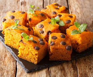 Superpuszyste ciasto z dyni: miękkie, aromatyczne i rozświetlające jesienne popołudnia