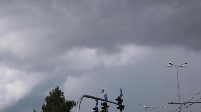 Burza nad Lublinem. Czarne chmury przykryły miasto, słychać grzmoty [GALERIA]