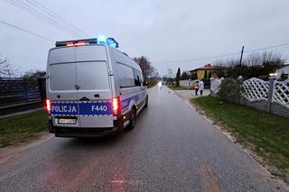 Śmiertelny wypadek pod Piotrkowem Trybunalskim. Kierowca uciekł z miejsca zdarzenia [ZDJĘCIA]. 