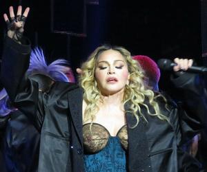 Madonna pokazała się topless. Uwagę przykuł jej domniemany nowy partner!