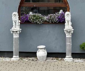 Ukradli figurki z restauracji, ale wpadli w ręce policji