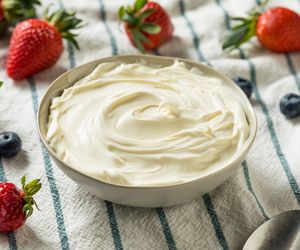 Delikatny krem z masła i mascarpone: idealny do tortów