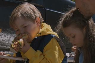 M jak miłość odc. 1671. Szymek (Staś Szczypiński) Maja (Laura Jankowska), Marcin (Mikołaj Roznerski)