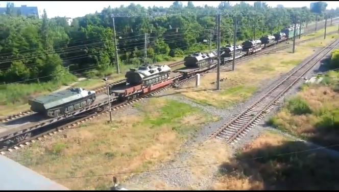 Rosyjskie czołgi wjeżdżają na Ukrainę