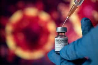 Obowiązek szczepień przeciw COVID dla medyków. Minister zdrowia zdradza szczegóły