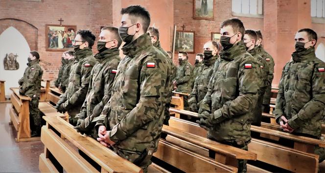 Przysięga wojskowa w Braniewie. Mamy blisko 60 nowych żołnierzy [ZDJĘCIA]
