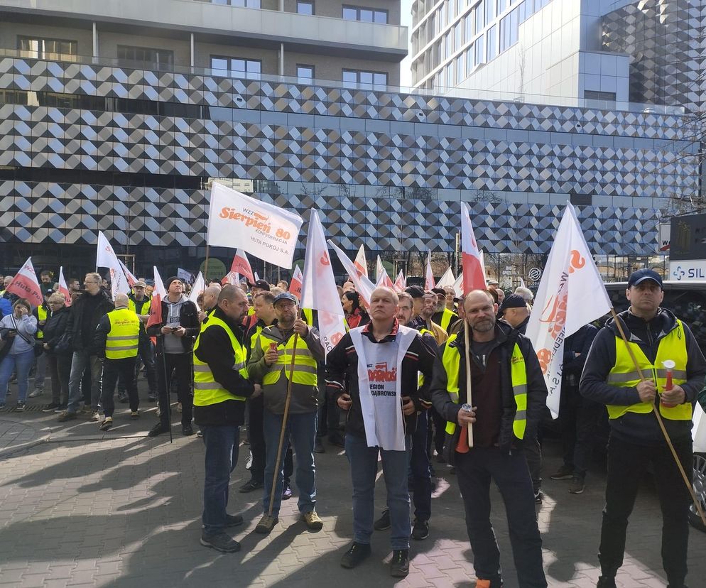 Protest hutników pod Węglokoksem w Katowicach