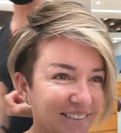 Najlepsze fryzury dla kobiet po 50-tce na blond włosy