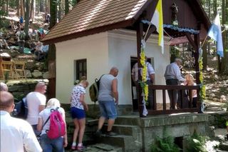 Beskidy: w niedzielę uroczystości Matki Bożej Śnieżnej na Trzonce 