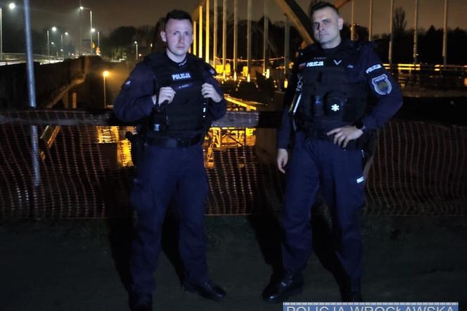 Policjanci ryzykowali życiem dla desperata. Chwile grozy we Wrocławiu
