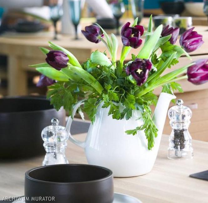Bukiety do kuchni: natka pietruszki i tulipany