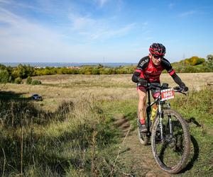 Coś dla miłośników błota i stromych zjazdów. Zawody MTB w Elblągu