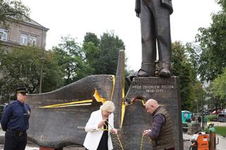 Pomnik prof. Zbigniewa Religi