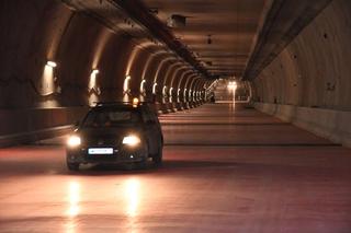 Pierwsze samochody w tunelu pod Świną. Kierowcy muszą jeszcze poczekać