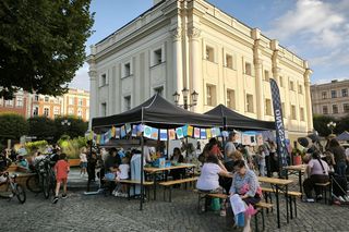 Piknik na rynku w Lesznie