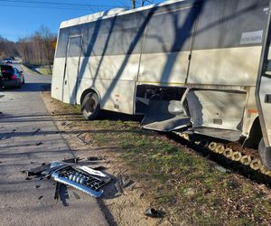 Zderzenie autobusu z autem osobowym w Rzepinku