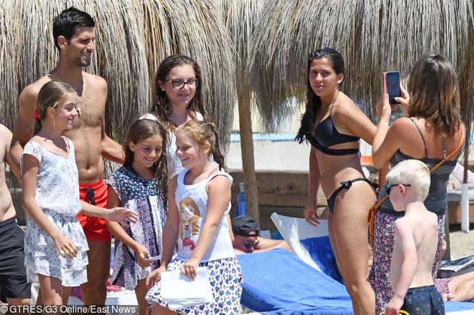Novak Djoković na plaży z żoną Jeleną