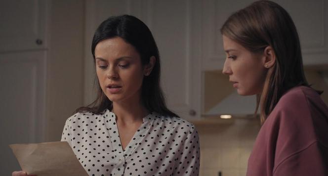 	M jak miłość odc. 1793. Justyna (Magdalena Wieczorek), Kasia (Paulina Lasota)