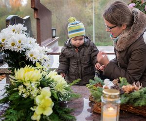 Jak nie rozmawiać z dzieckiem o śmierci? Tych zwrotów unikaj