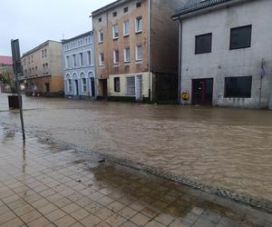 Powódź w Głuchołazach. Woda przedostała się na rynek