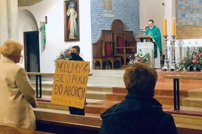 Protestująca w kościele