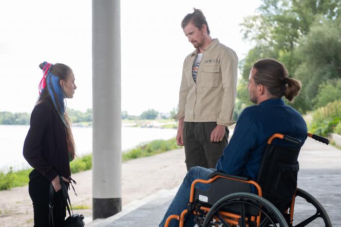 Na Wspólnej, odcinek 3137, Daria (Patrycja Topajew), Adam (Marcin Rogacewicz), Dawid (Daniel Mosior)