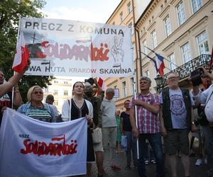 Rodzice Andrzeja Dudy na proteście