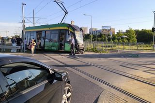 Zderzenie tramwaju i dźwigu
