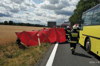 Wielkopolska: Koszmarny wypadek na dk nr 32. Motocyklista jechał wprost pod autobus!