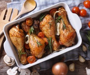 Udka pieczone z pieczarkami i pomidorami. Spróbuj, a już nie zrobisz ich inaczej