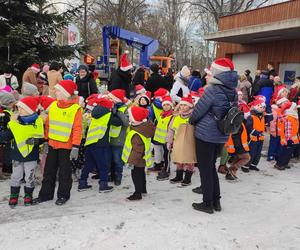 Ubieranie miejskiej choinki w Lesznie